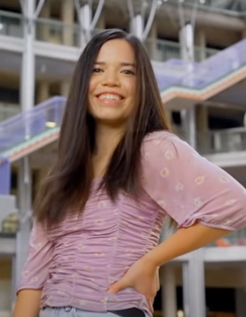 Piper smiling in Willamette Hall on UO campus